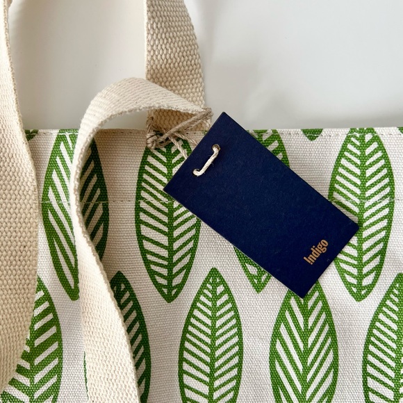 NWT Canvas Tote Bag in Leaf Print - Picture 9 of 9